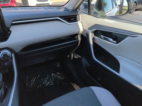 Used 2021 Toyota RAV4 XLE AWD/4WD image 17
