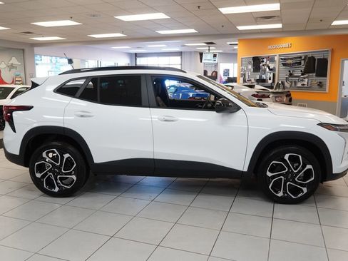 New 2026 Chevrolet Trax RS w/ Sunroof Package FWD image 12