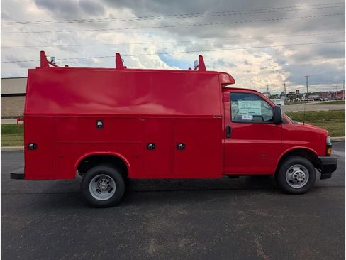 New 2025 Chevrolet Express 3500 w/ Power Convenience Package image 7