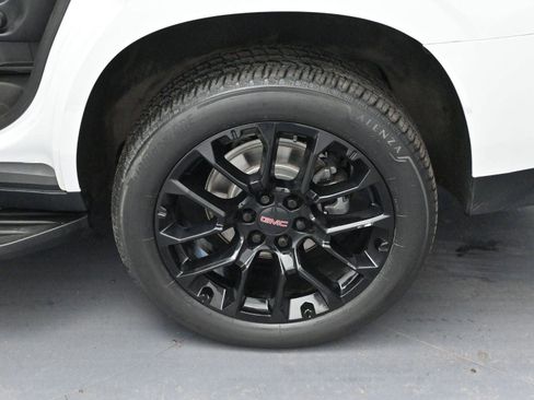 Used 2023 GMC Yukon SLT w/ SLT Premium Package image 32