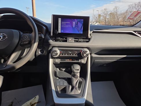 Used 2025 Toyota RAV4 XLE image 24