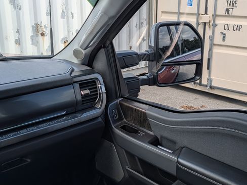 Certified 2024 Ford F250 Lariat w/ Chrome Package image 17