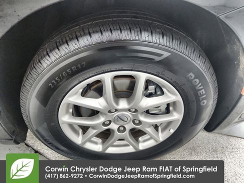 Certified 2025 Chrysler Pacifica Select image 34