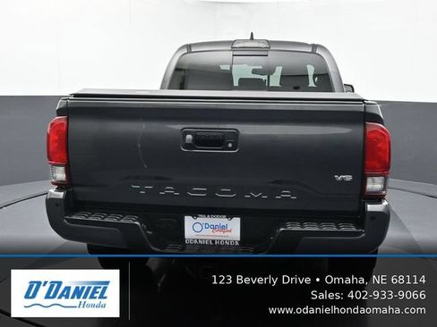 Used 2018 Toyota Tacoma TRD Off-Road w/ Technology Package AWD/4WD image 5