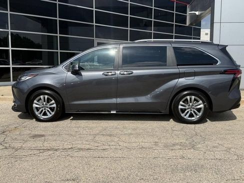 Used 2025 Toyota Sienna Limited AWD/4WD image 6