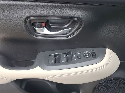 Certified 2023 Honda HR-V LX image 10