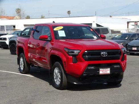 Used 2025 Toyota Tacoma SR5 image 2