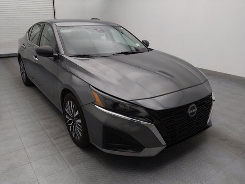 Used 2024 Nissan Altima 2.5 SV image 13