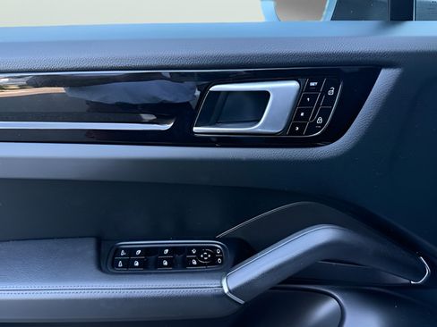 Used 2019 Porsche Cayenne AWD/4WD image 13