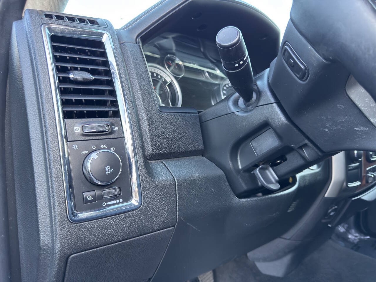 Used 2015 RAM 2500 Laramie AWD/4WD image 23