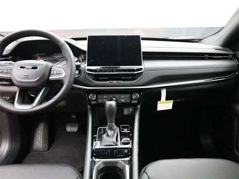 New 2026 Jeep Compass Latitude image 22