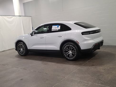 New 2026 Porsche Macan 4 Electric image 3