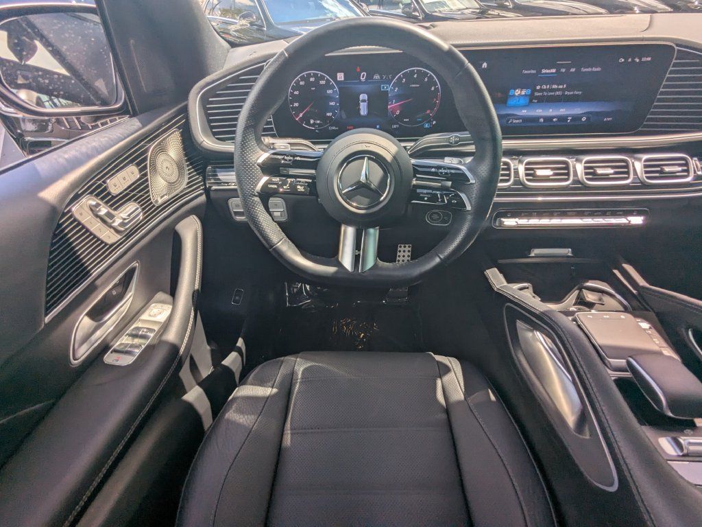 Certified 2025 Mercedes-Benz GLS 580 4MATIC image 3