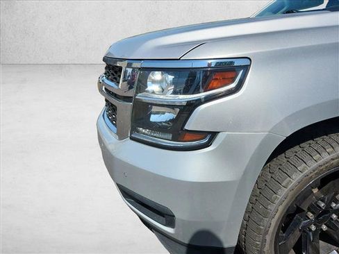 Used 2020 Chevrolet Suburban LT RWD image 15