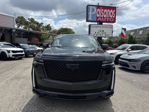 Used 2022 Cadillac Escalade Luxury image 3