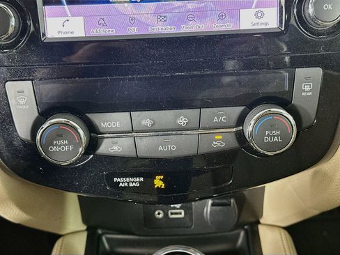 Used 2018 Nissan Rogue SL w/ Premium Package FWD image 23