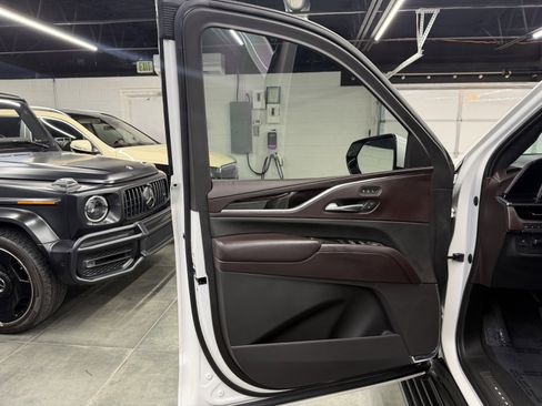 Used 2023 Cadillac Escalade Sport Platinum w/ LPO, ONYX Package image 21