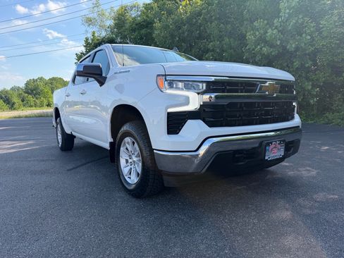 Used 2025 Chevrolet Silverado 1500 LT AWD/4WD image 3