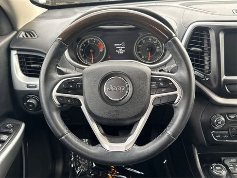 Used 2018 Jeep Cherokee Overland image 17