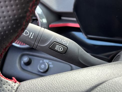 Used 2025 Chevrolet Trax RS w/ Driver Confidence Package image 37