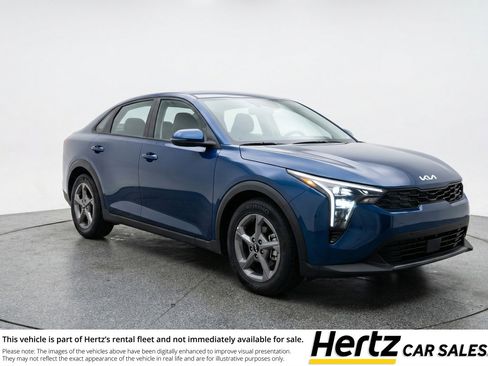 Used 2025 Kia K4 LXS image 1