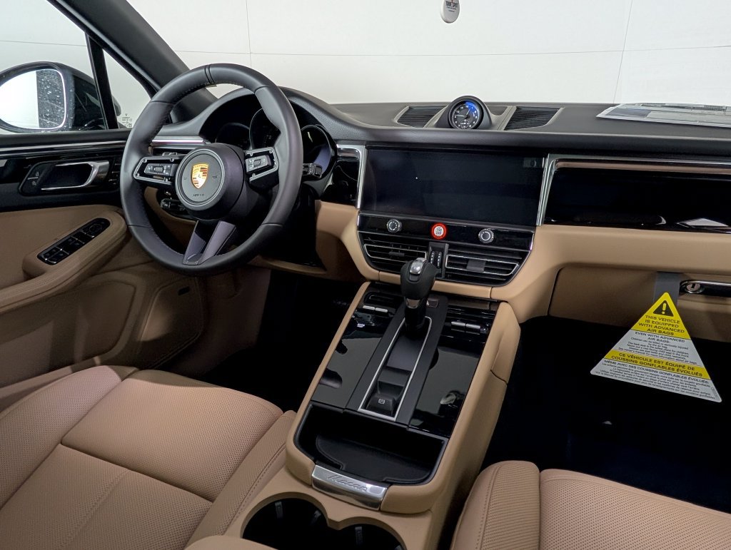 Certified 2026 Porsche Macan AWD/4WD image 22