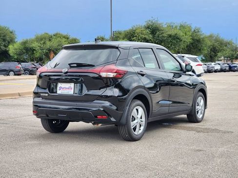 New 2025 Nissan Kicks Play S image 4