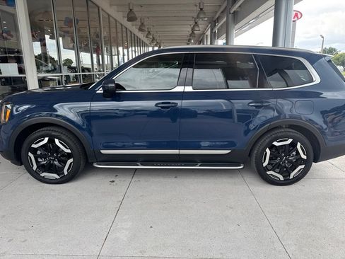 Certified 2024 Kia Telluride EX w/ EX Captain's Chair Package FWD image 5