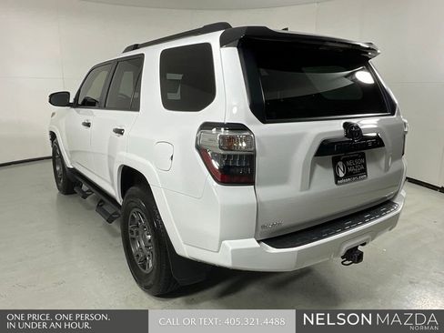 Used 2020 Toyota 4Runner Venture w/ Moonroof Package AWD/4WD image 8