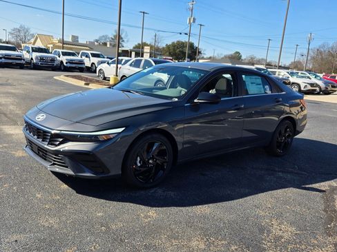 New 2026 Hyundai Elantra SEL Sport Premium FWD image 3