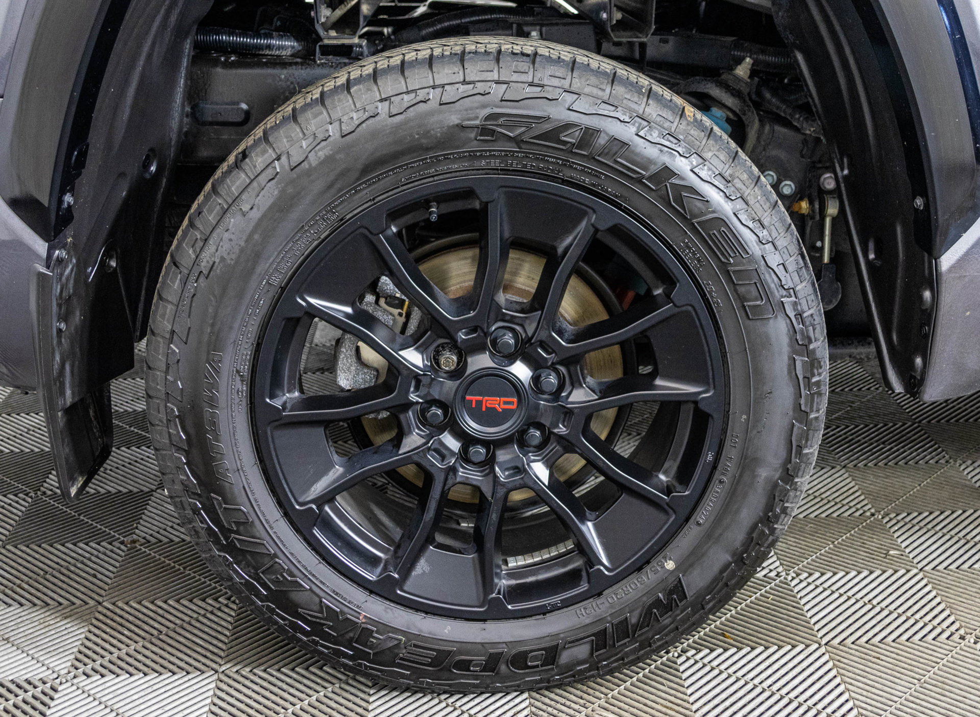 Used 2025 Toyota Tundra Platinum w/ TRD Off-Road Package AWD/4WD image 52