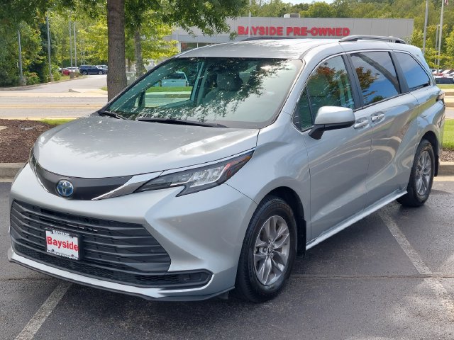Certified 2023 Toyota Sienna LE FWD image 5