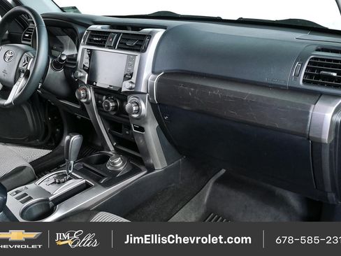 Used 2021 Toyota 4Runner SR5 AWD/4WD image 22