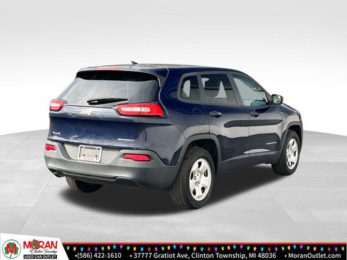 Used 2016 Jeep Cherokee Sport image 5