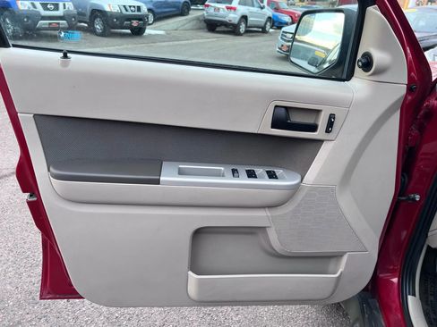 Used 2010 Ford Escape XLT image 12