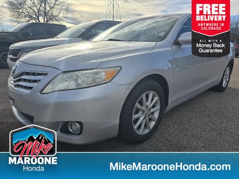 Used 2011 Toyota Camry LE image 1
