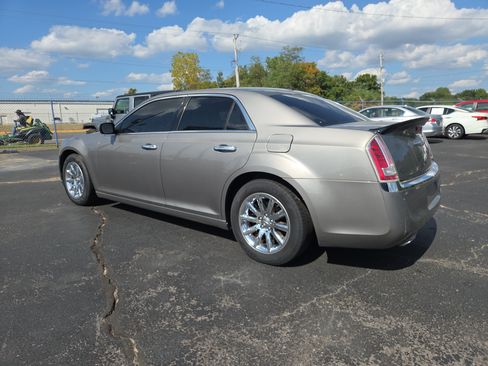 Used 2014 Chrysler 300 C RWD image 3