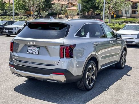 Certified 2025 Kia Sorento EX FWD image 7