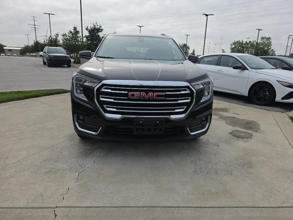 Used 2024 GMC Terrain SLT AWD/4WD image 2