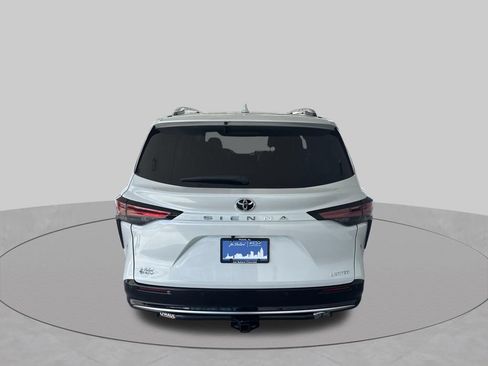 Used 2026 Toyota Sienna Limited FWD image 6