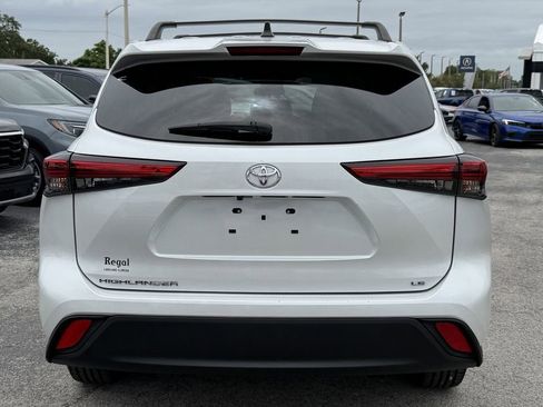 Used 2023 Toyota Highlander LE FWD image 6