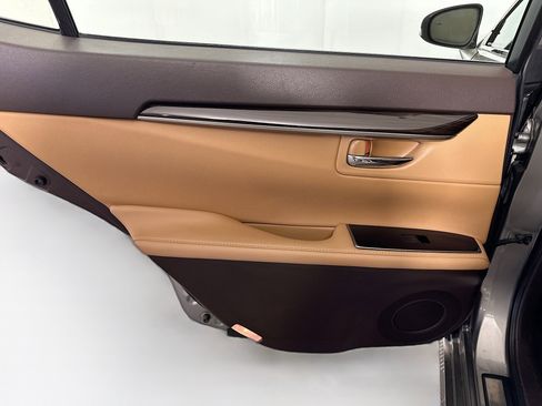 Used 2016 Lexus ES 350 w/ Luxury Package w/Wood Trim image 28