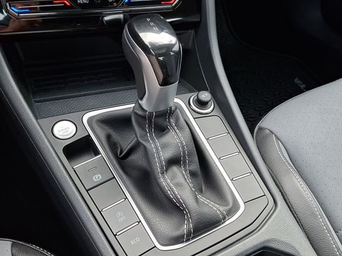 Certified 2026 Volkswagen Jetta SE FWD image 18