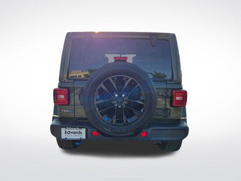 Used 2022 Jeep Wrangler Unlimited Sahara w/ Cold Weather Group AWD/4WD image 4