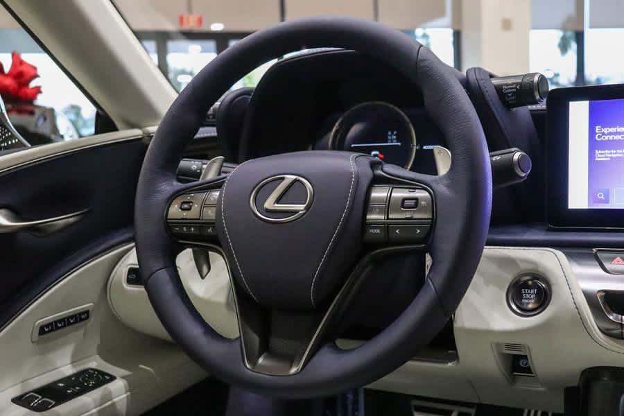 Used 2026 Lexus LC 500 Convertible RWD image 17