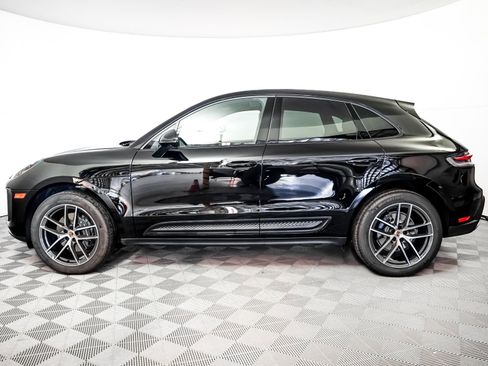 Certified 2025 Porsche Macan image 2