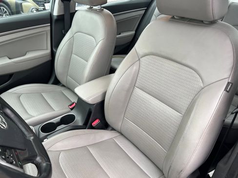 Used 2017 Hyundai Elantra Limited w/ Limited Ultimate Package 09 image 18