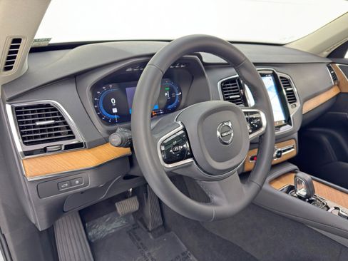 Used 2023 Volvo XC90 T8 Plus image 14