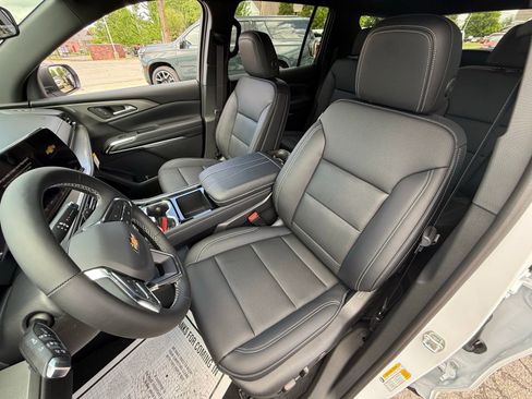 New 2026 Chevrolet Traverse LT w/ Sun and Wheel Package AWD/4WD image 13