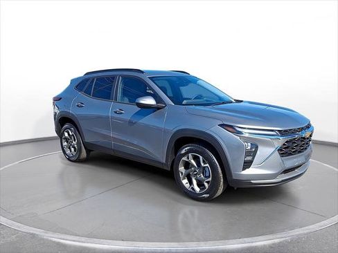 Used 2026 Chevrolet Trax LT w/ Driver Confidence Package image 2